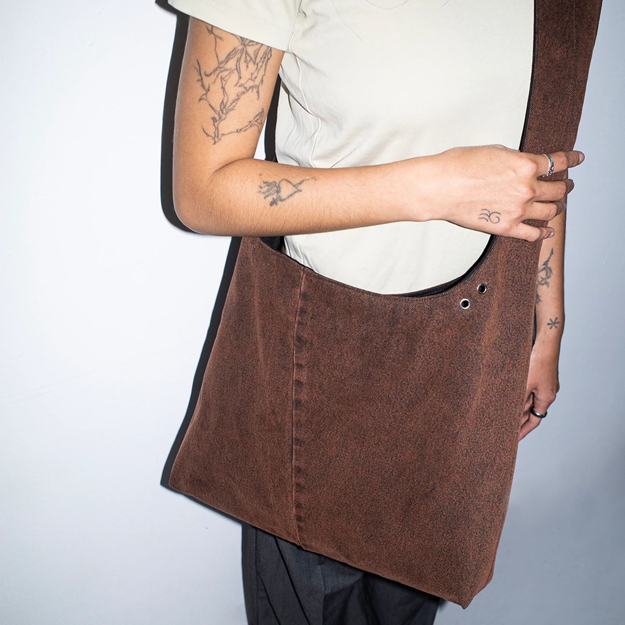 Gousi X Polar | Big Crossbody Bag - Silver Black - Image 3